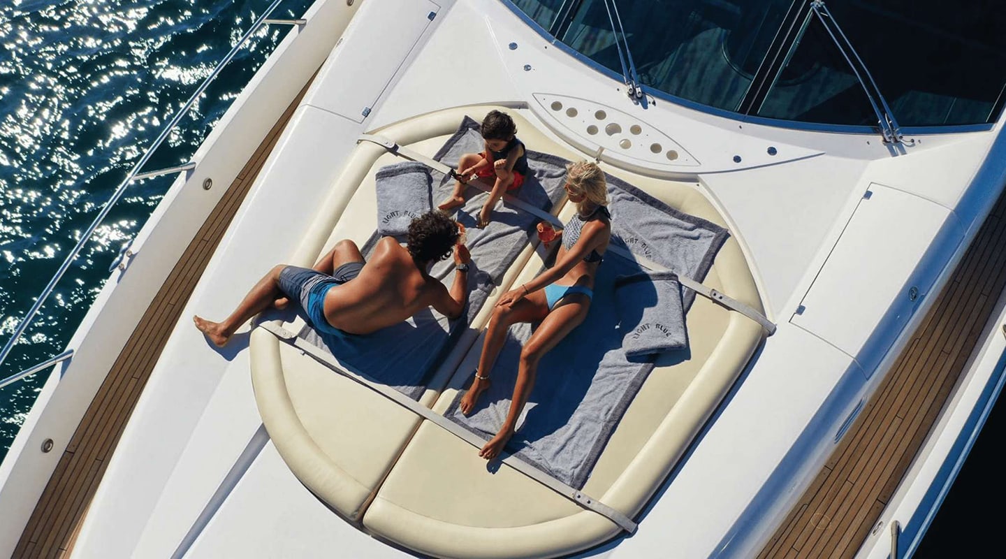 LIGHT BLUE Bow deck