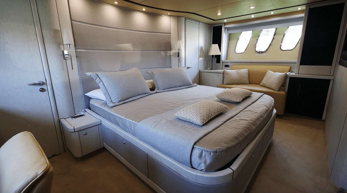 LIGHT BLUE Double cabin