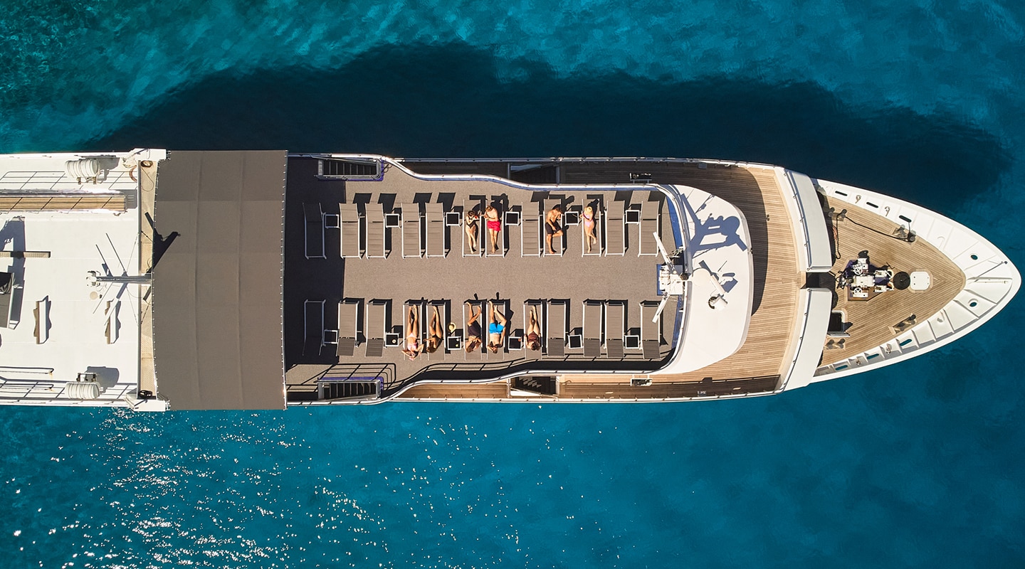 LUPUS MARE Sun deck