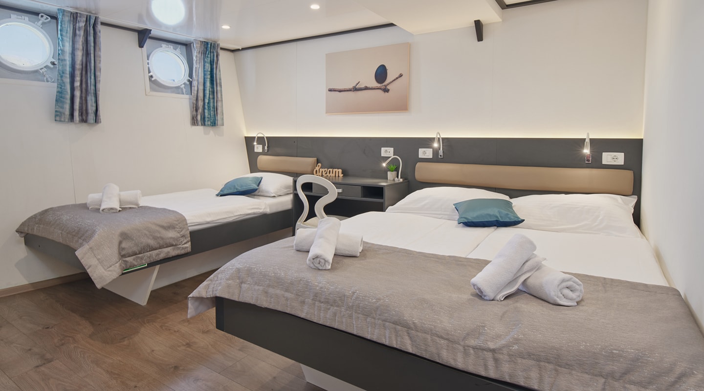 LUPUS MARE Twin cabin