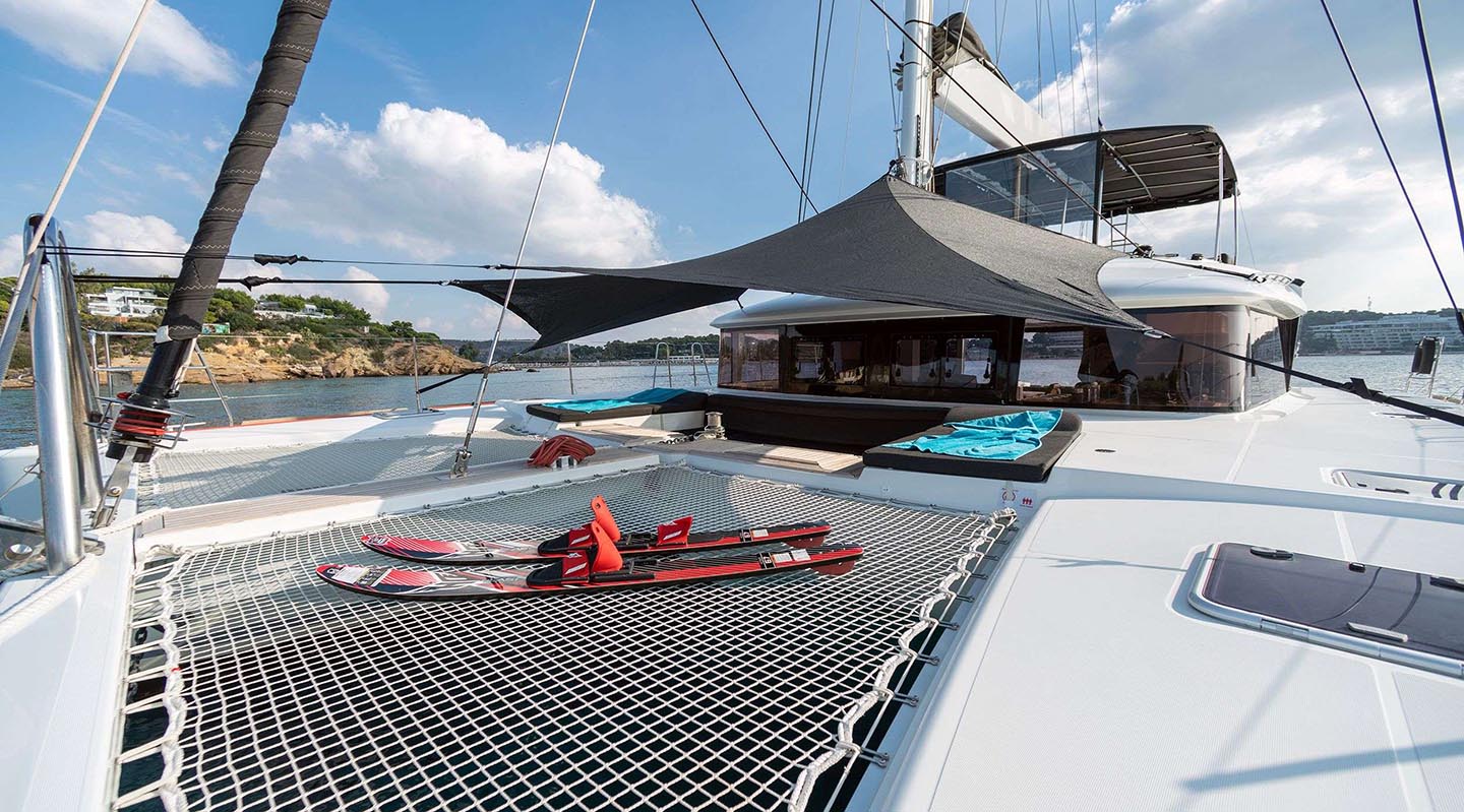 MOYA Bow deck