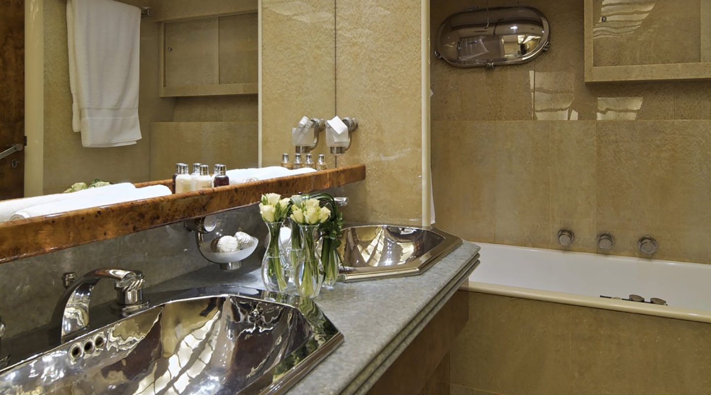 OBSESION 120 Bathroom