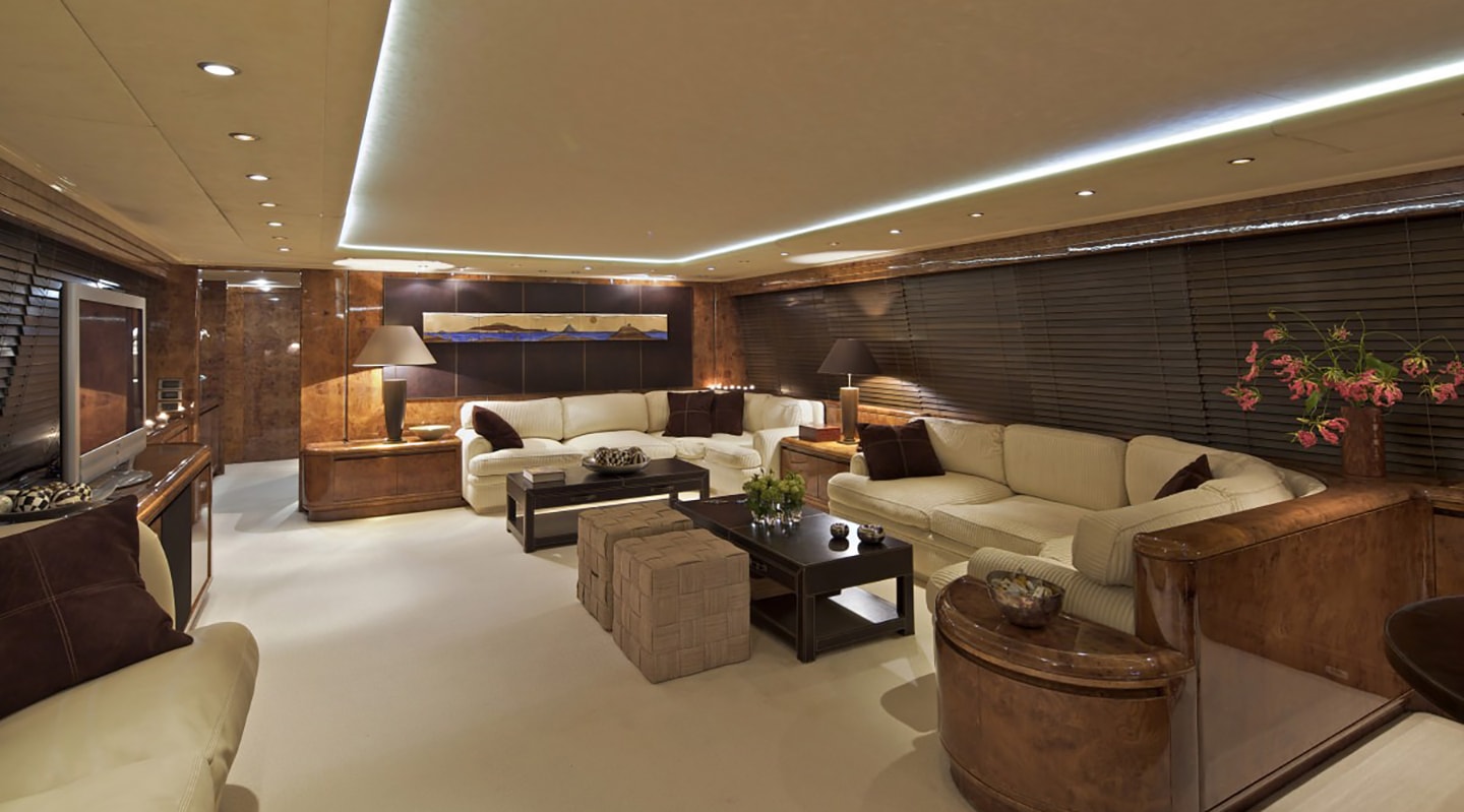 OBSESION 120 Saloon