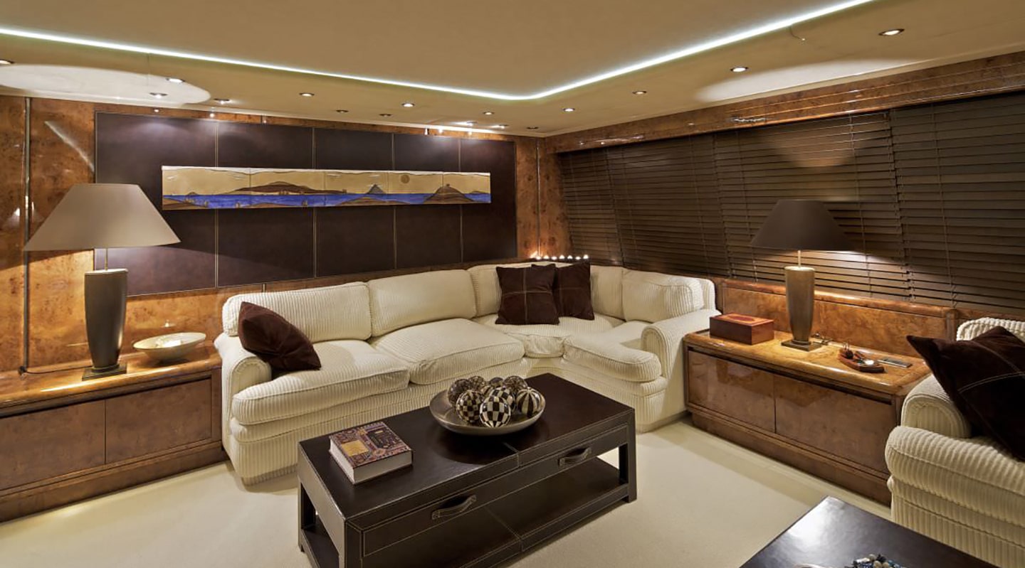 OBSESION 120 Saloon