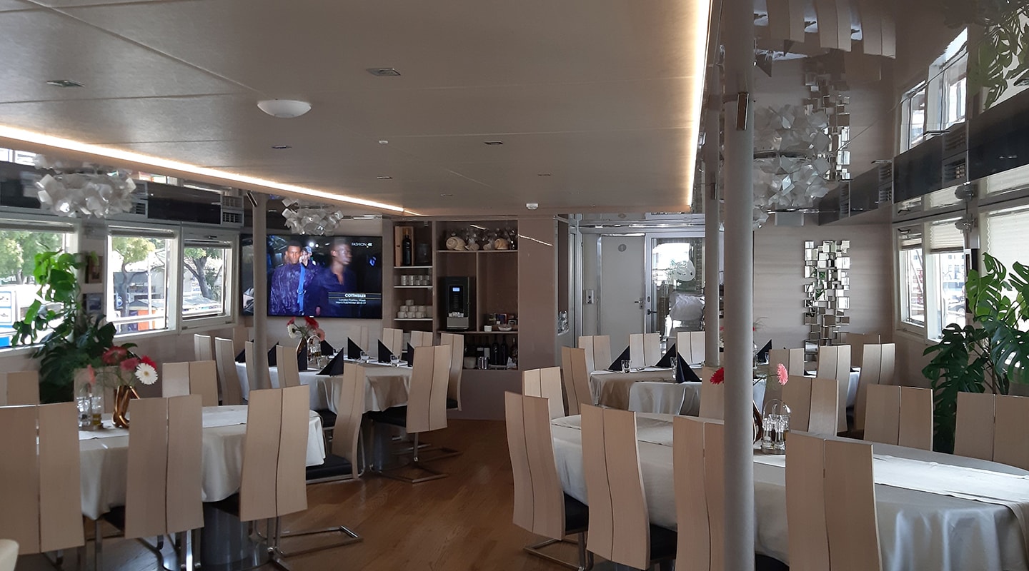RIVA Saloon