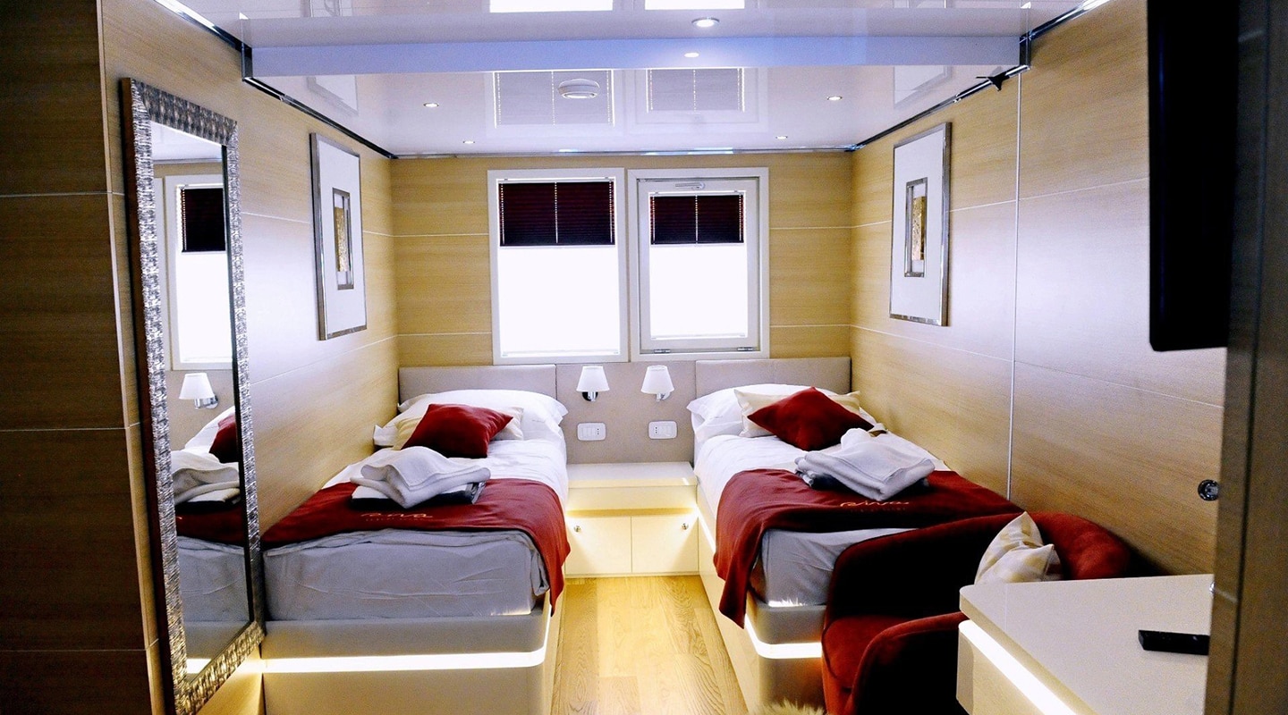 RIVA Twin cabin
