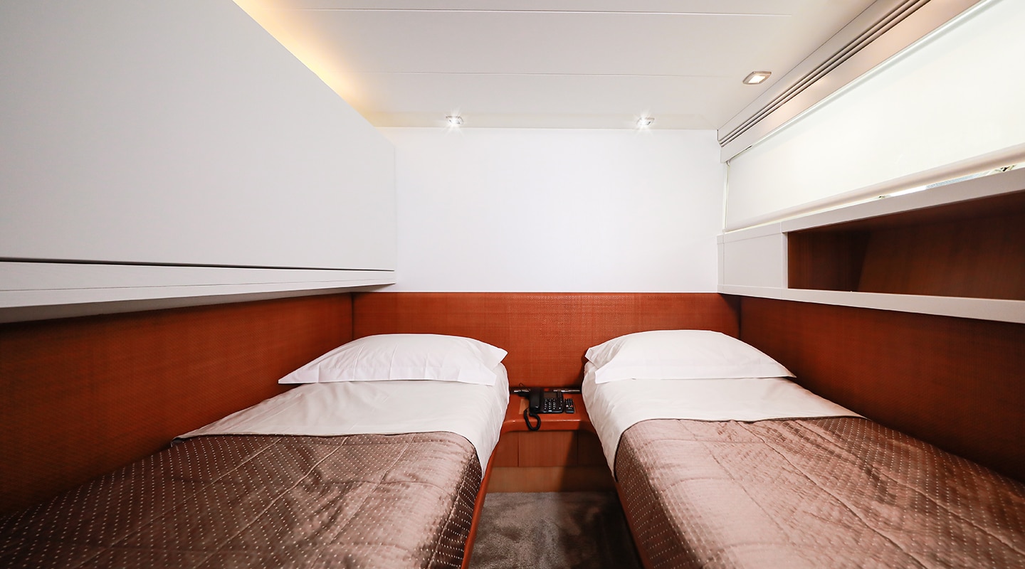 SERENITY III Twin cabin