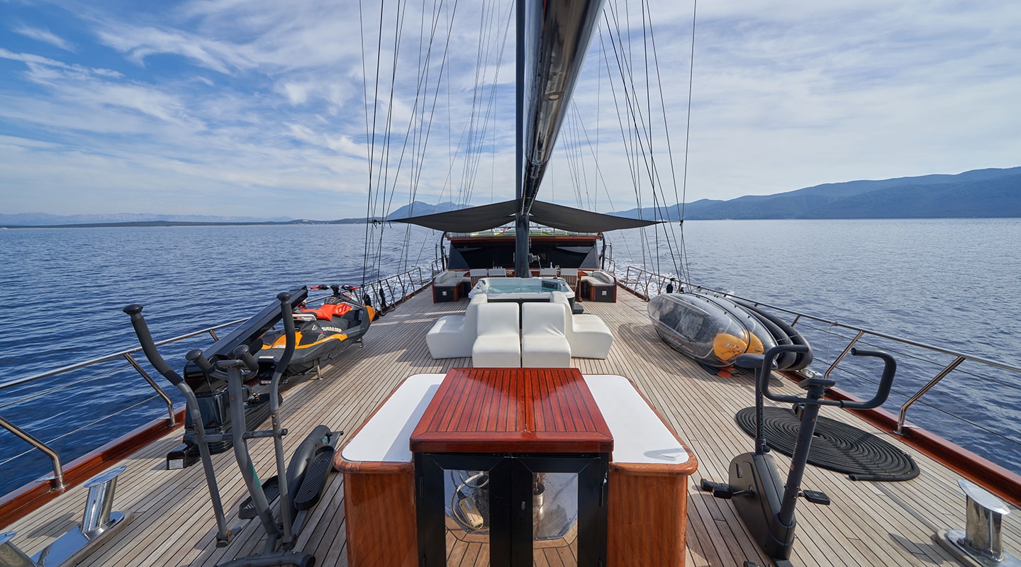 STELLA MARIS Bow deck