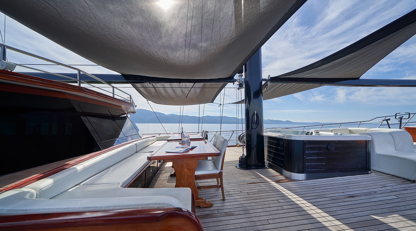 STELLA MARIS Bow deck