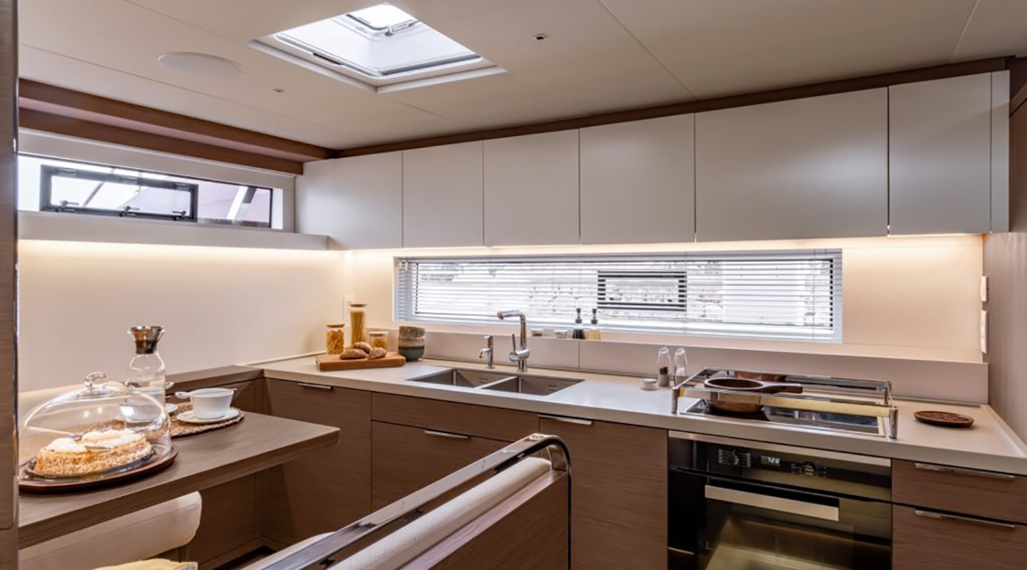 VALIUM 67 Galley