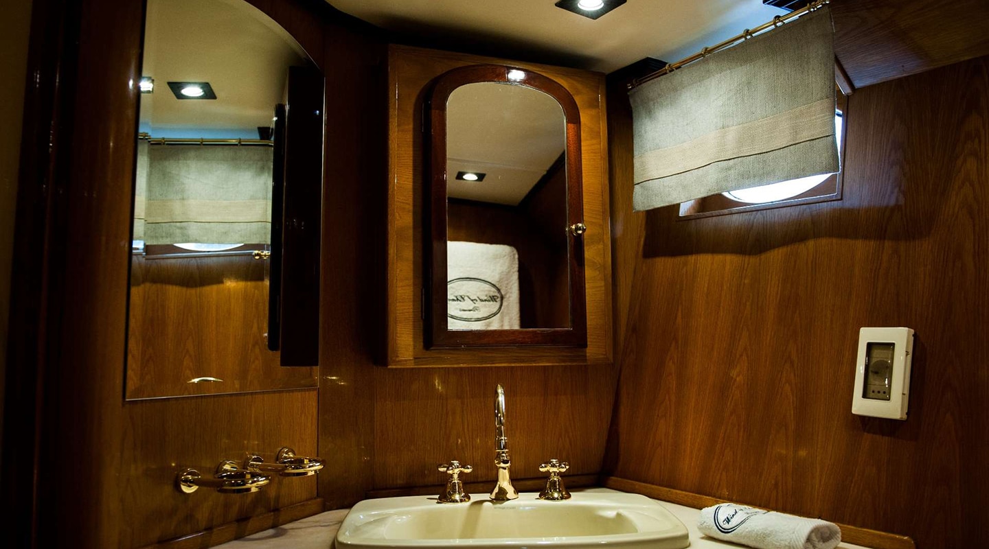WIND OF CHANGE Bathroom