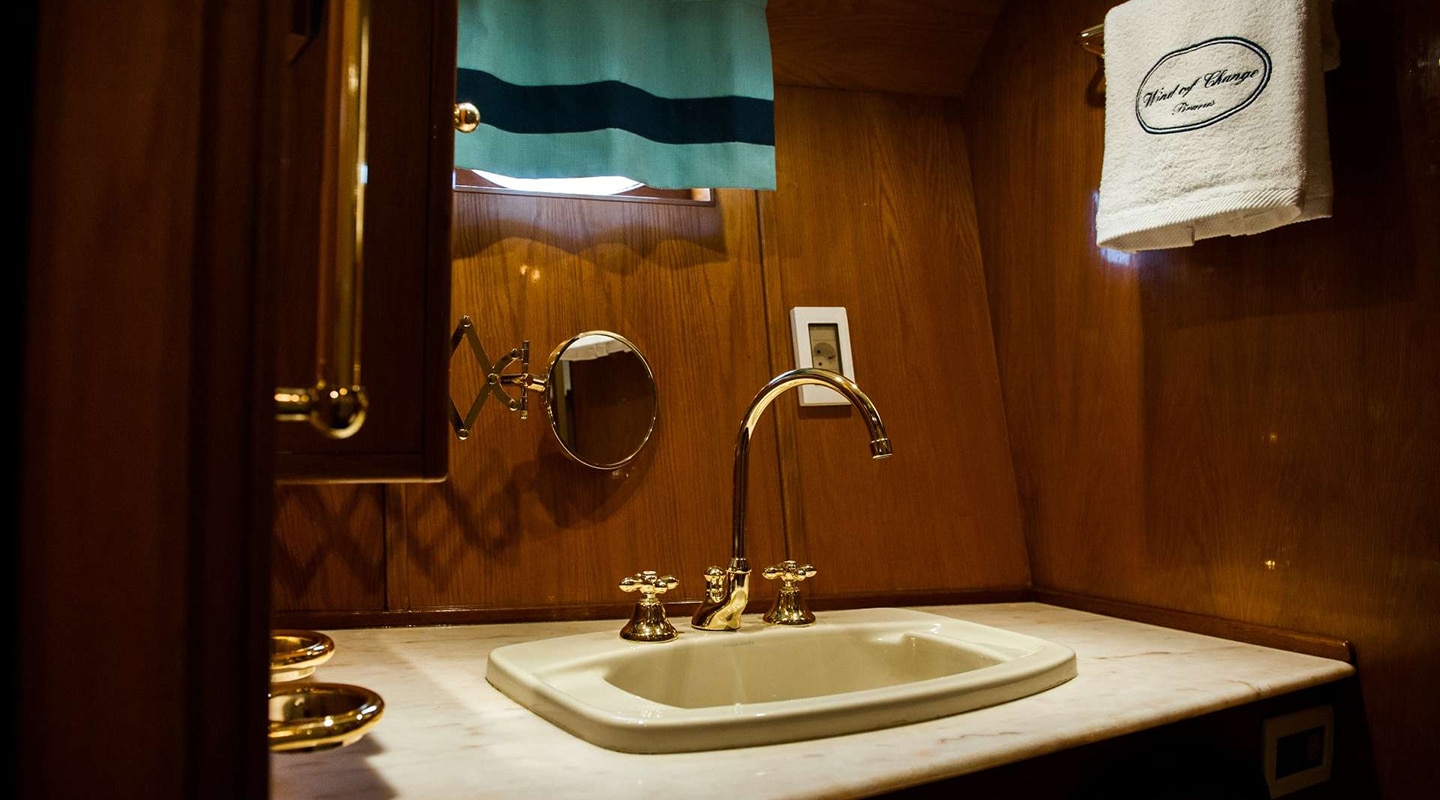 WIND OF CHANGE Bathroom