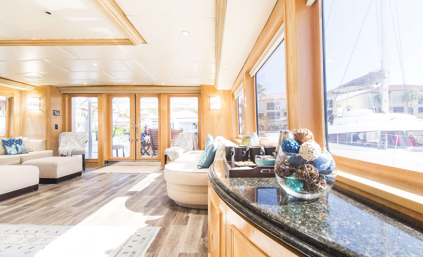 LADY SHARON GALE Saloon