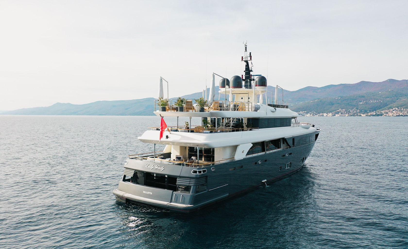 LADY TRUDY Anchored