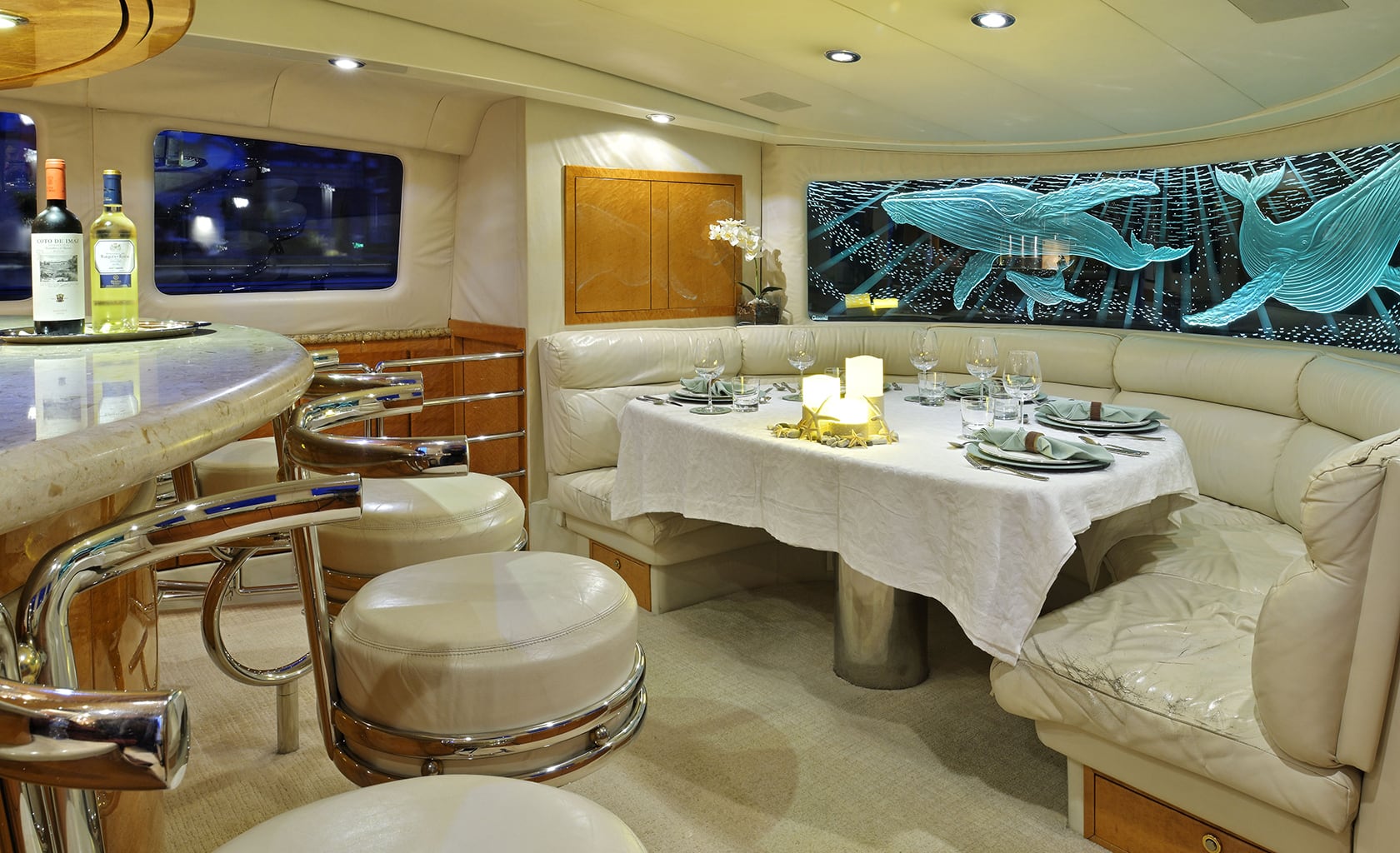 MOONRAKER Saloon