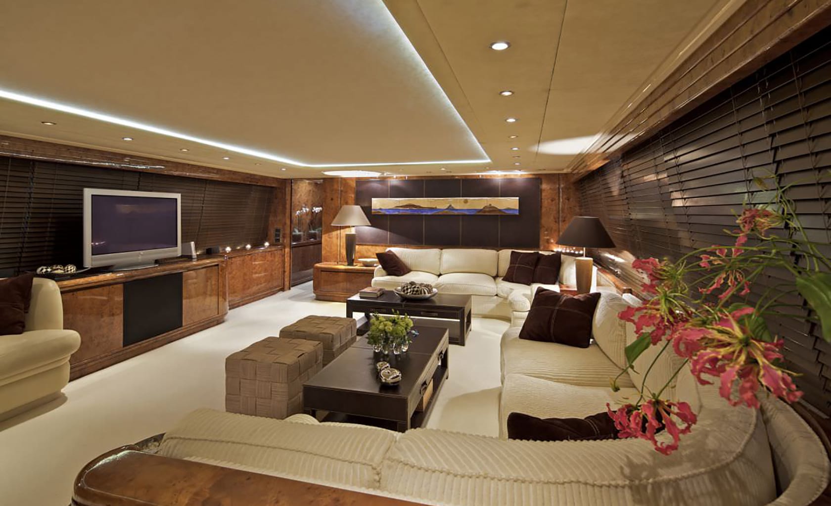 OBSESION 120 Saloon