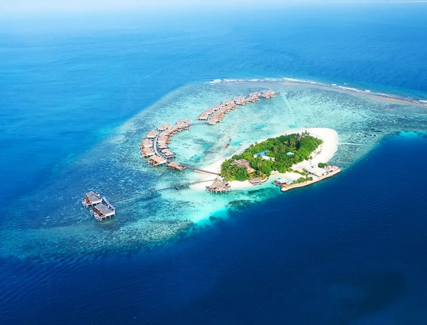 Atolls-and-islands-in-Maldives-from-aerial-view