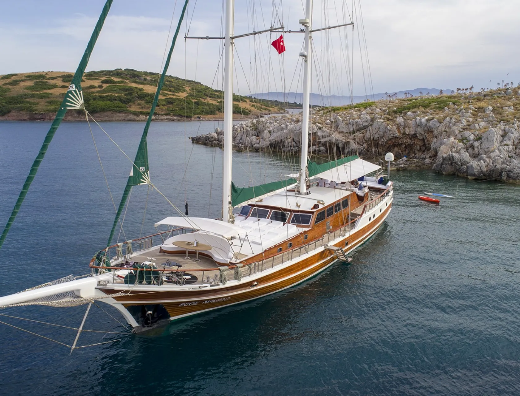 ECCE NAVIGO Anchored