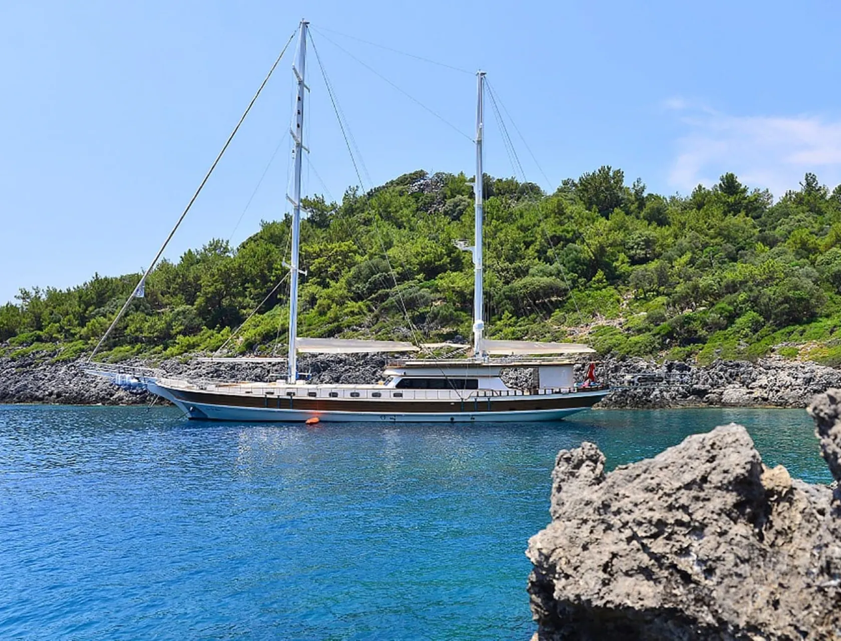 LUCE DEL MARE Anchored
