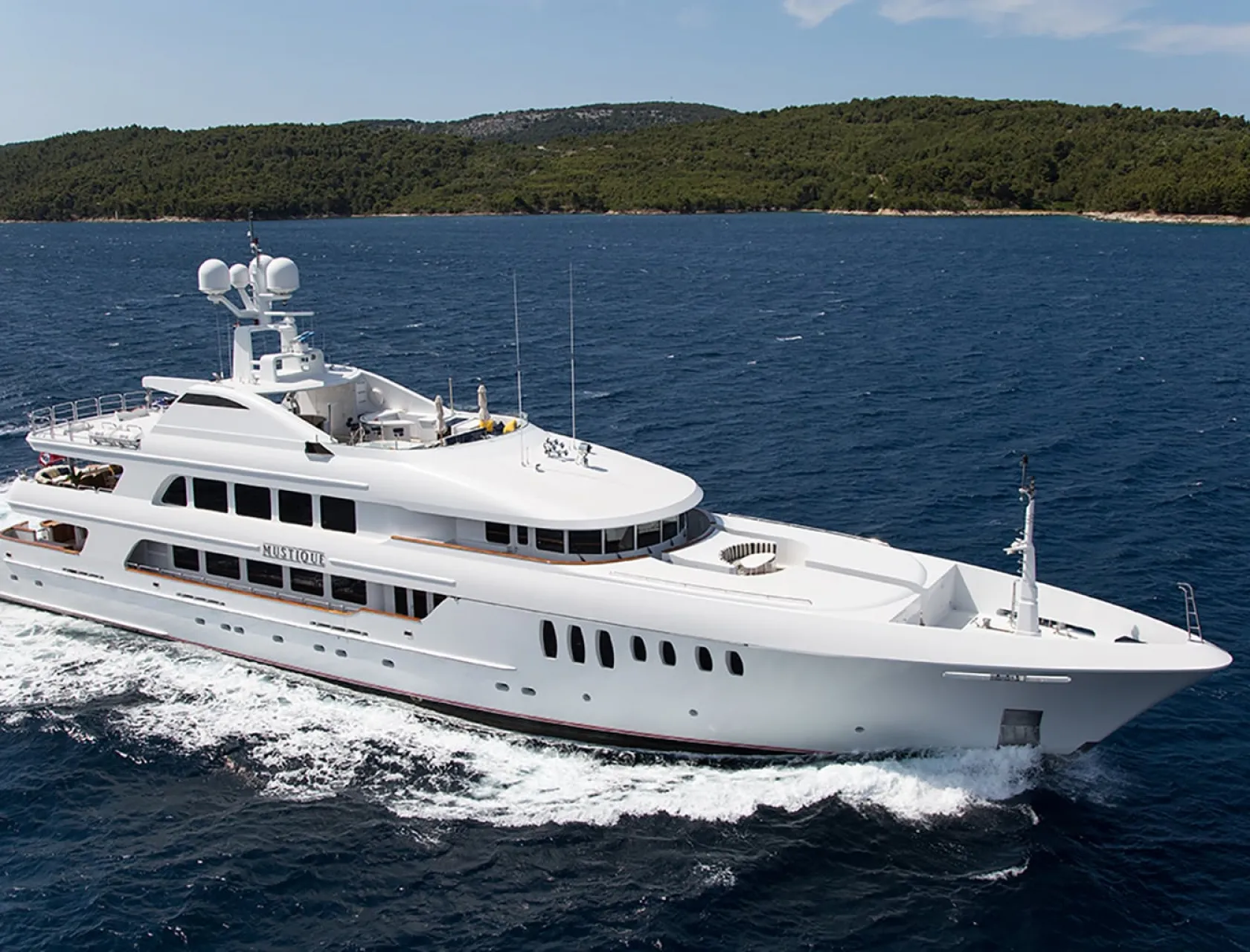 MUSTIQUE Cruising