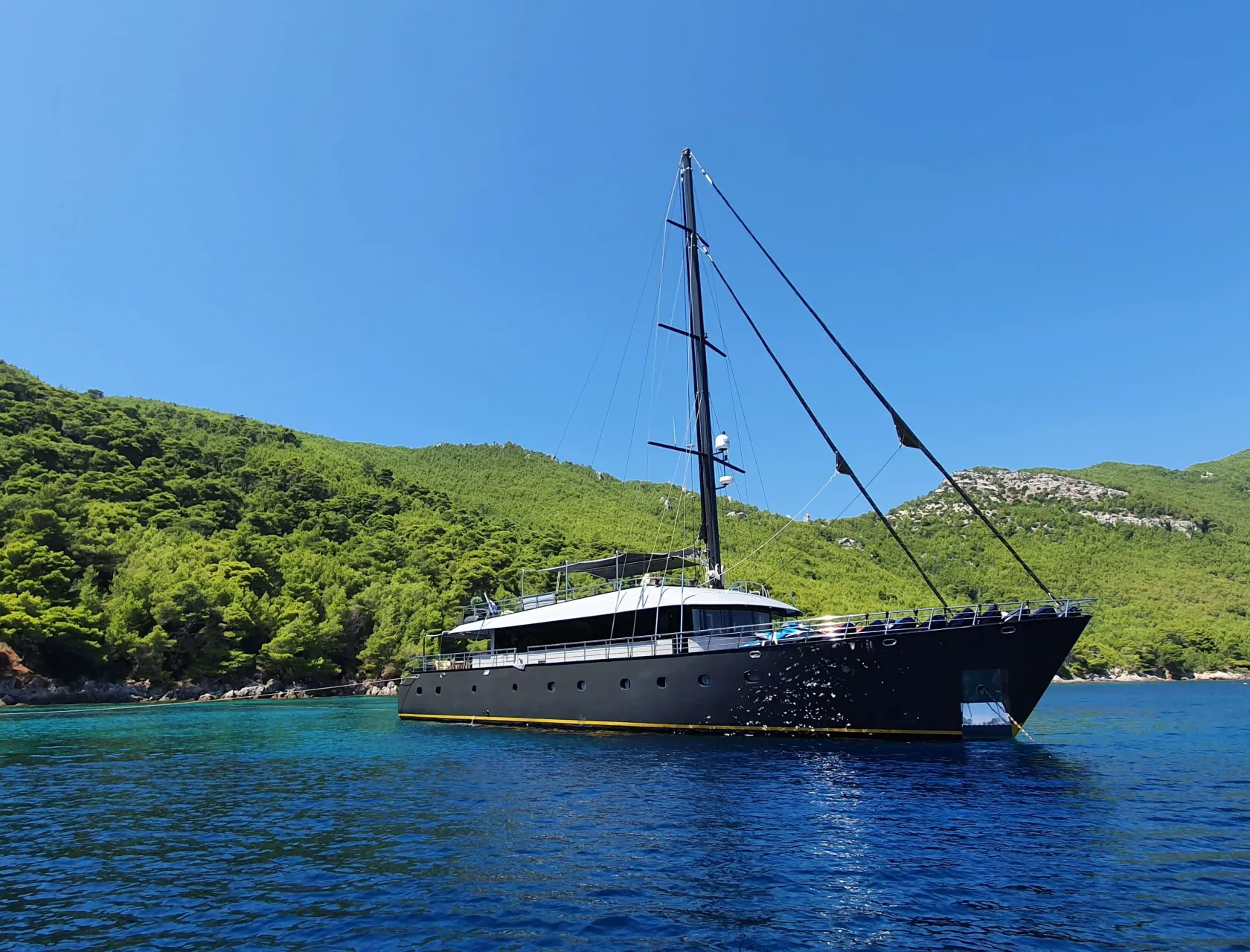 Sailing yacht Rara Avis