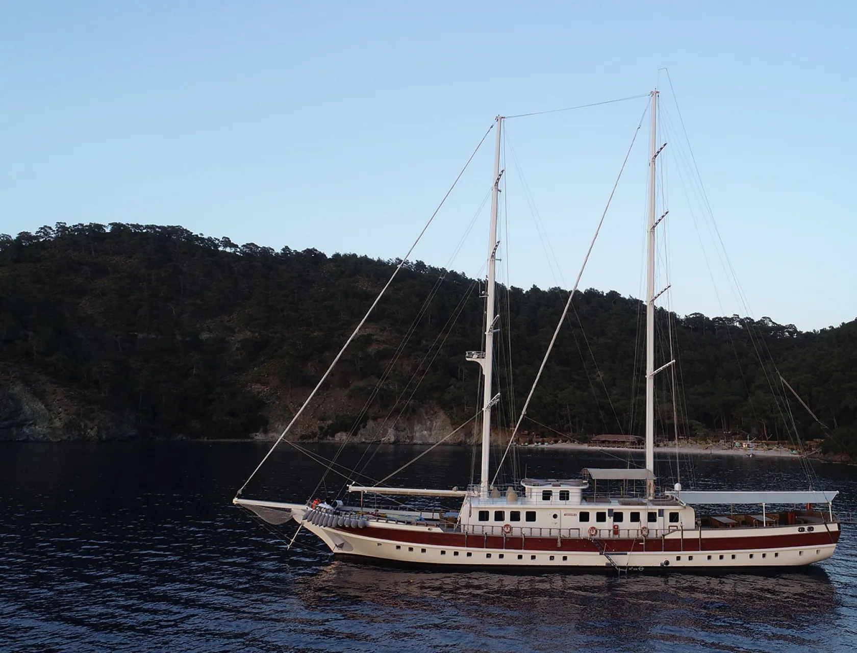 TERSANE 8 Anchored