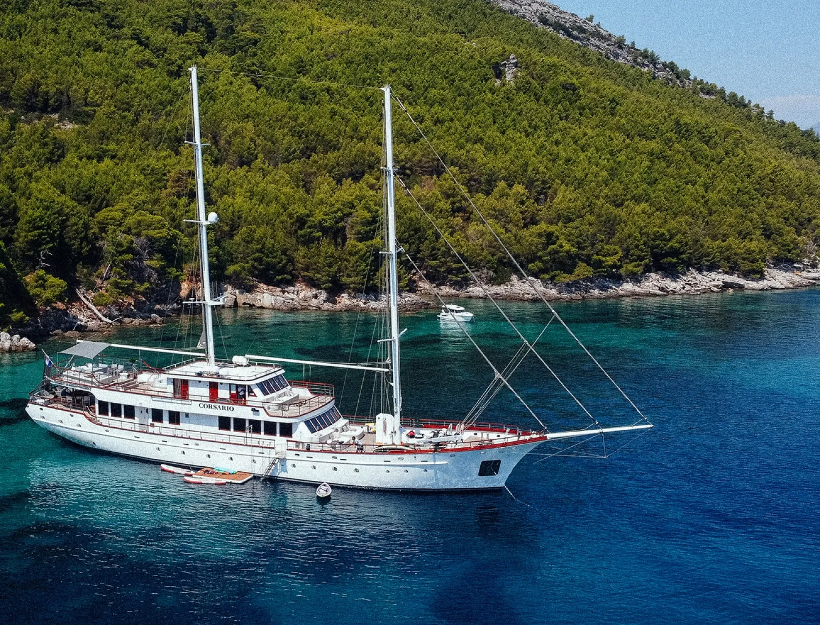 CORSARIO Anchored