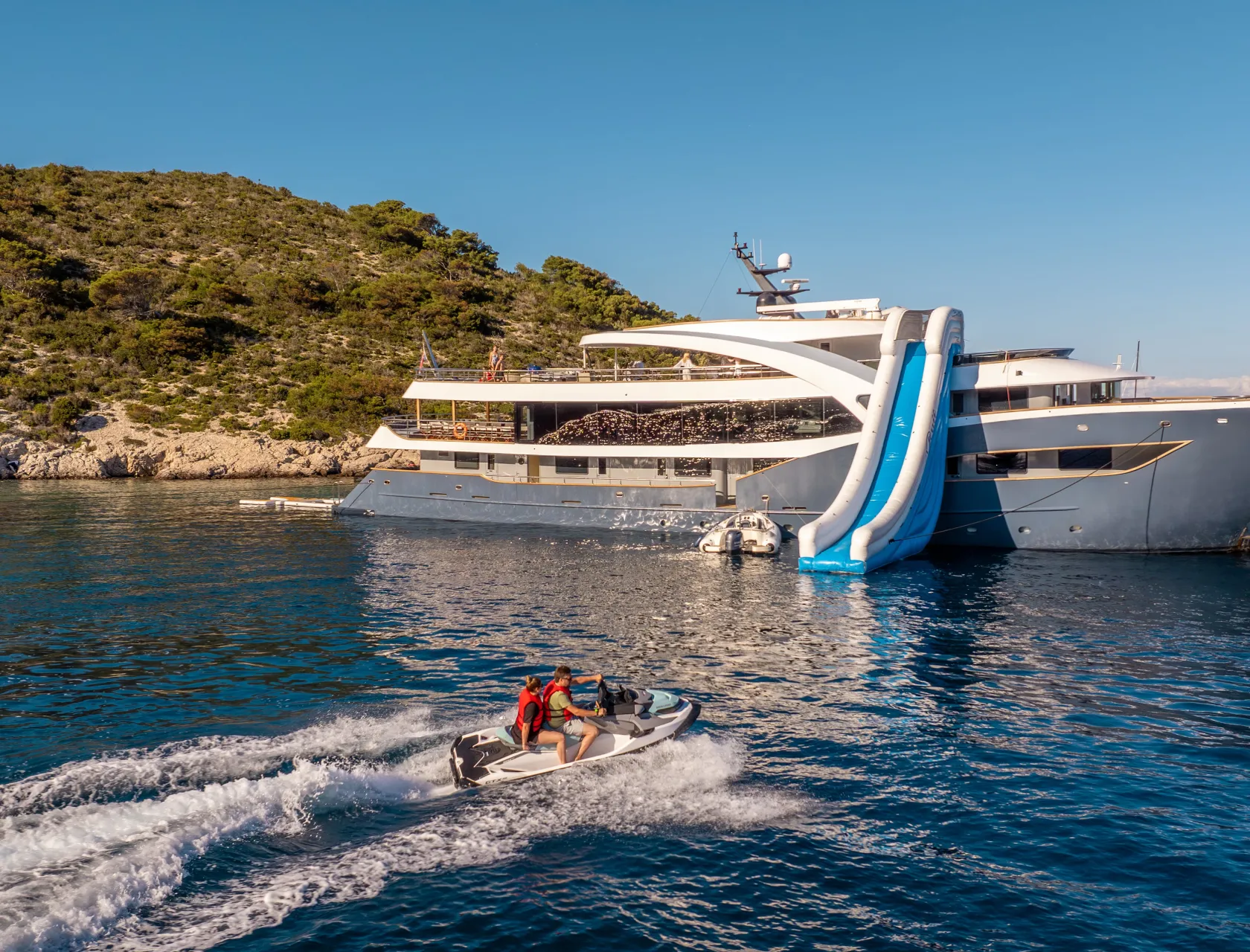 Discover the Best DS Yachts With Most Exciting Water Toys