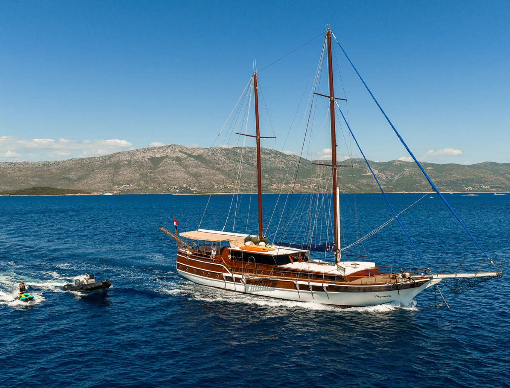 ELEGANZA Cruising