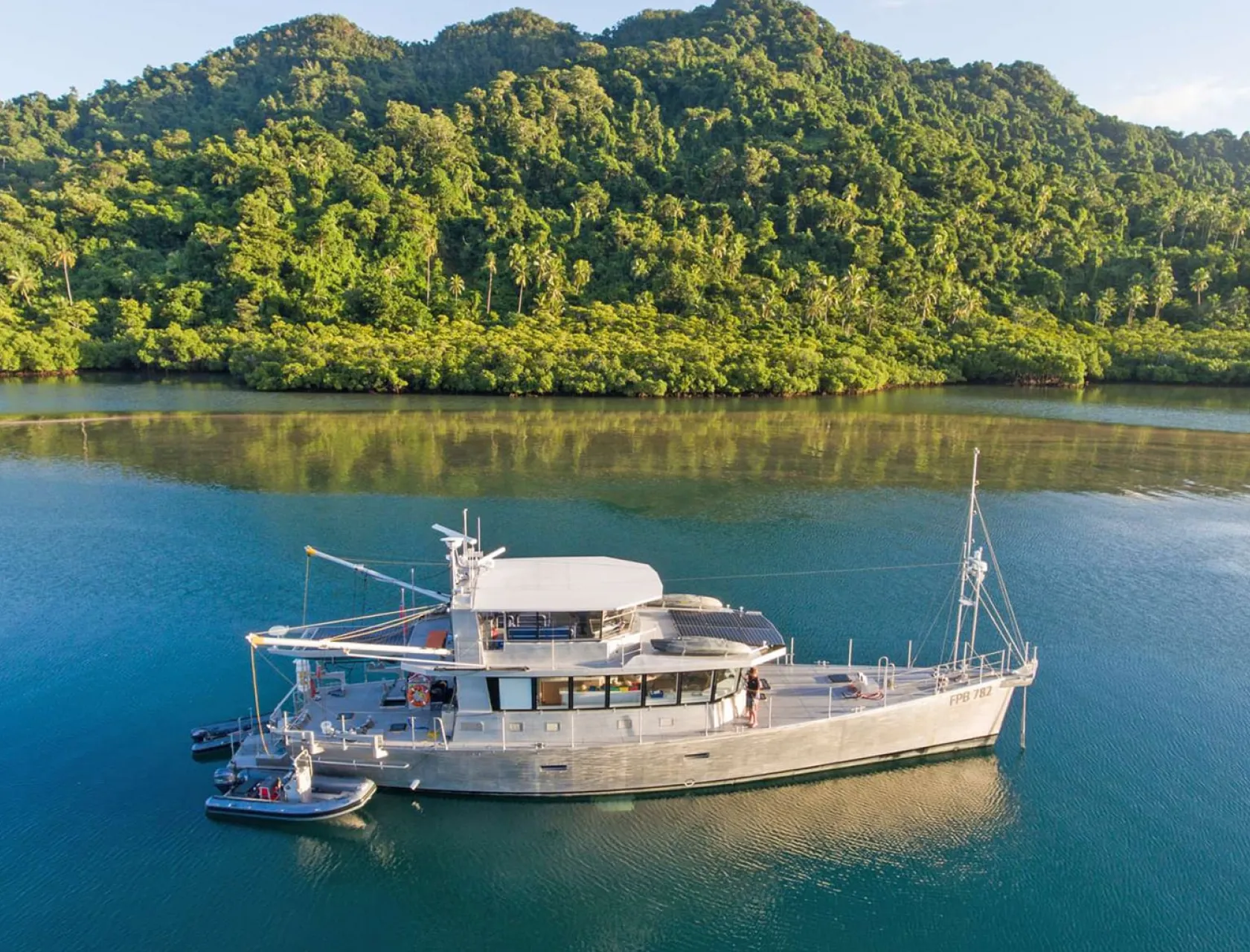 GREY WOLF Anchored