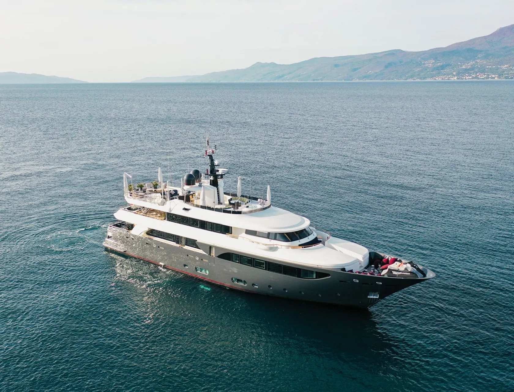 LADY TRUDY Anchored