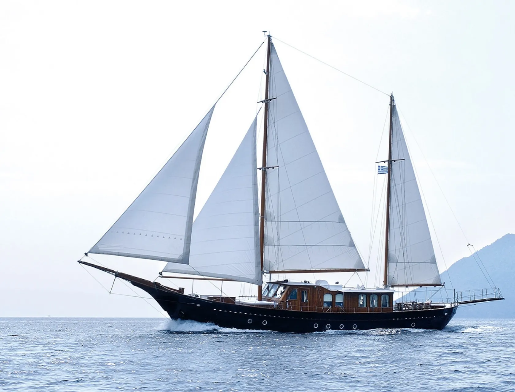 LIANA H Sailing