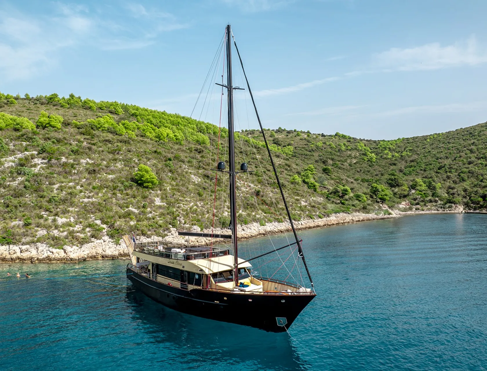 SANTA CLARA Anchored