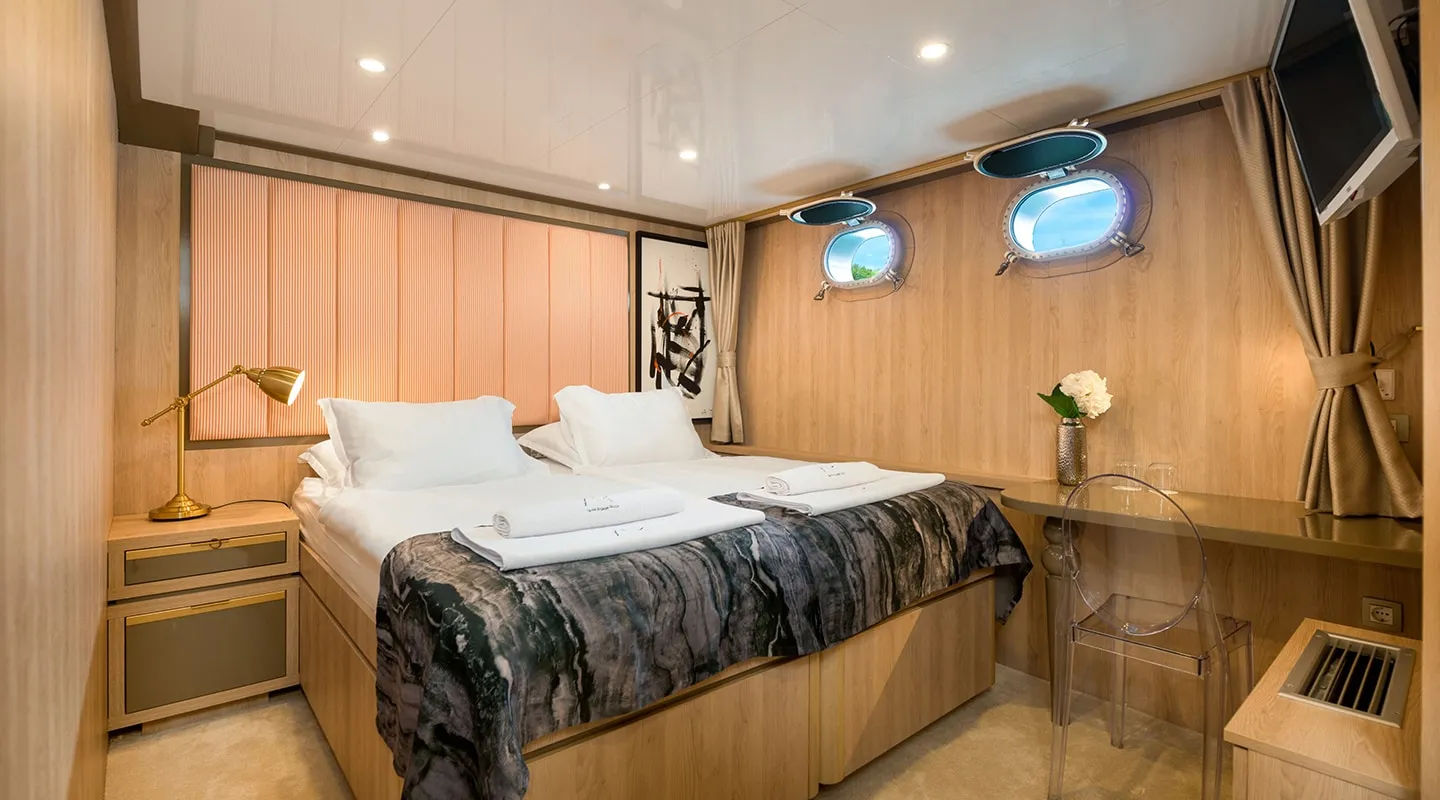 AGAPE ROSE Double cabin
