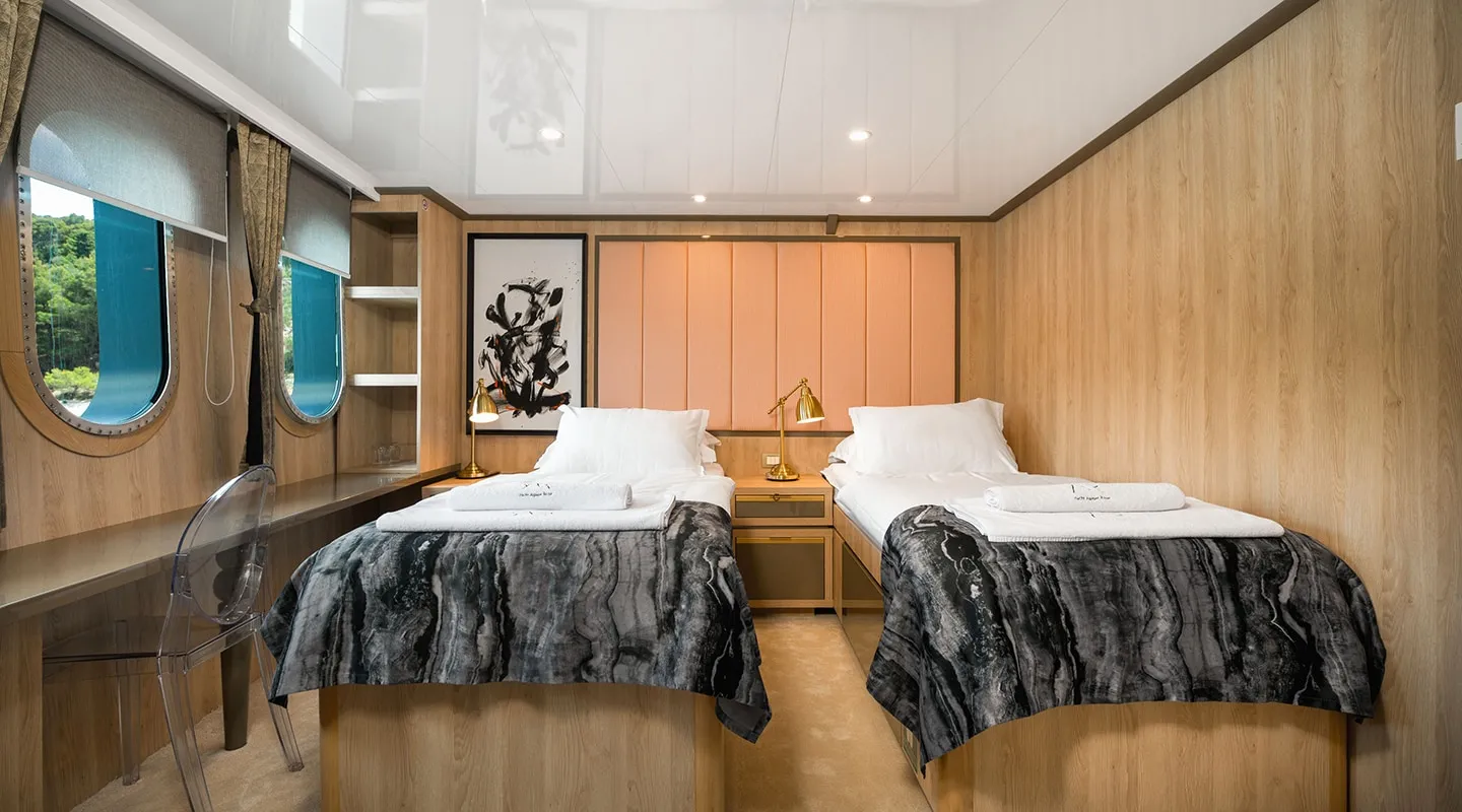AGAPE ROSE Twin cabin