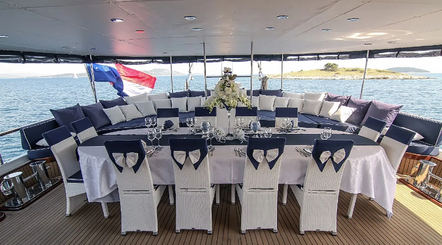 AURUM Aft deck