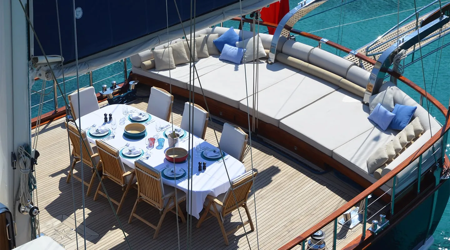 BLUE HEAVEN Aft deck