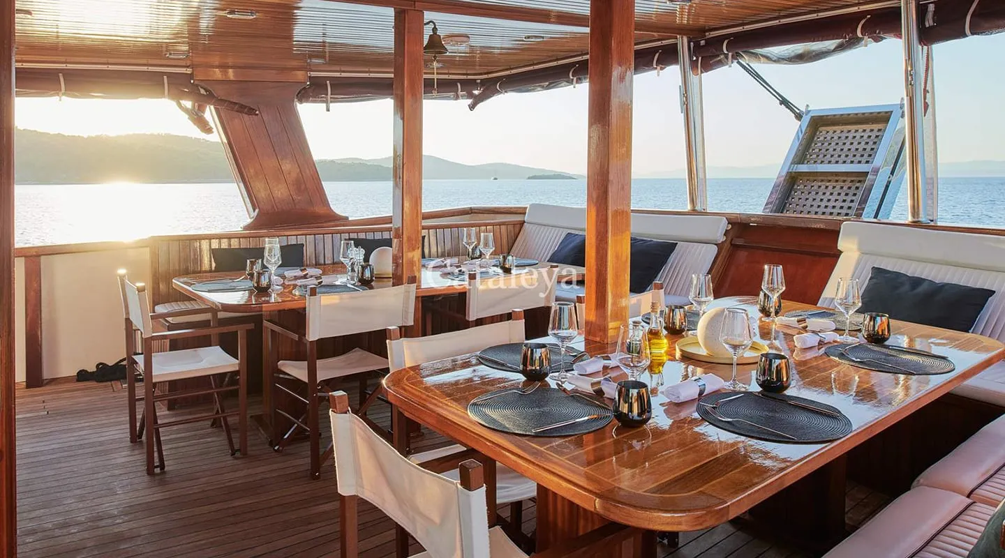 CATALEYA Dining area on Aft deck