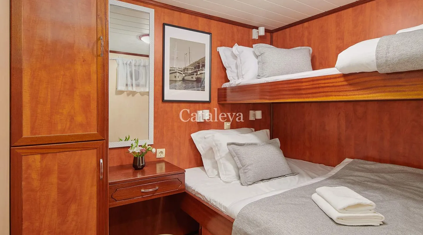 CATALEYA Double cabin with bunk bed