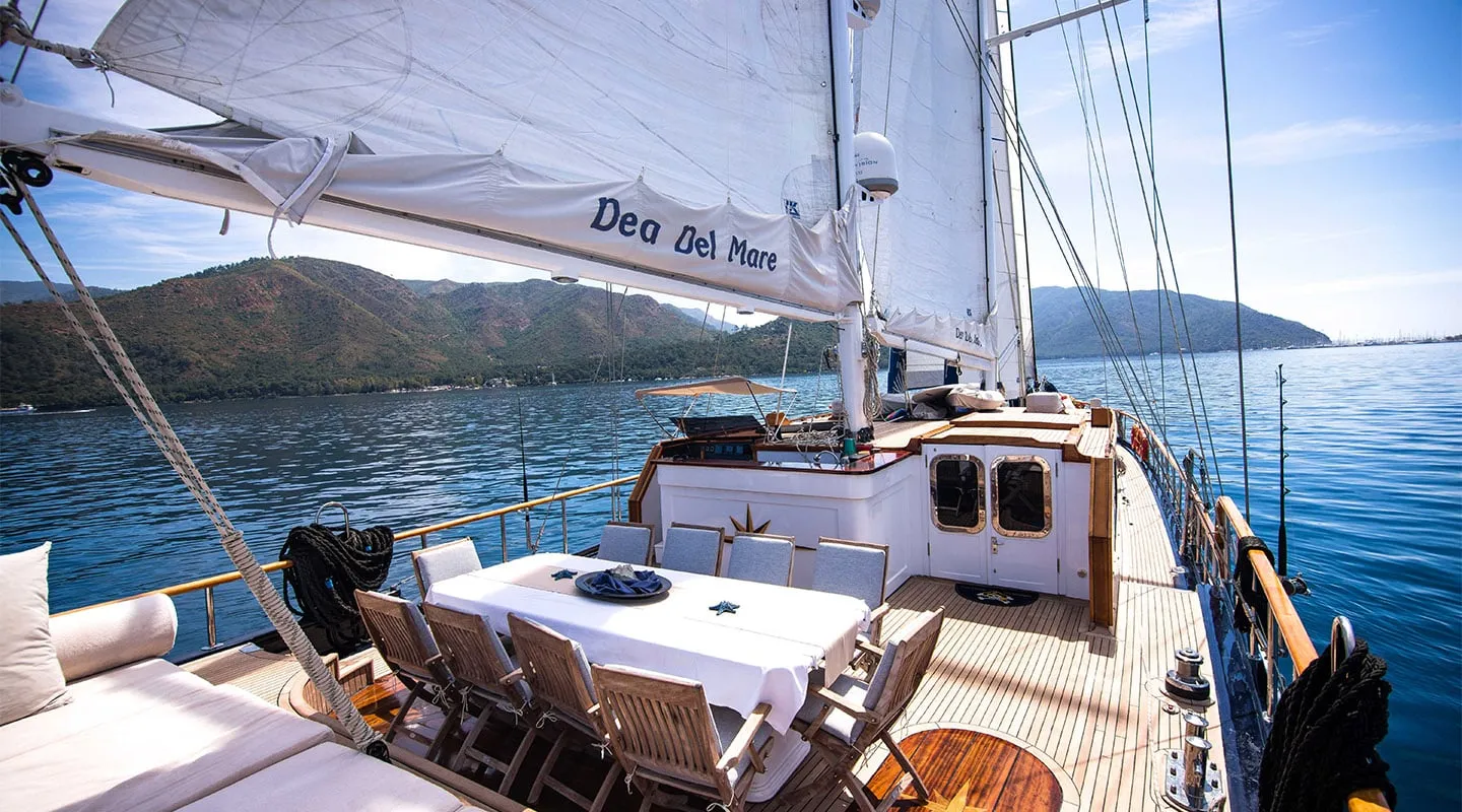 DEA DEL MARE Aft deck