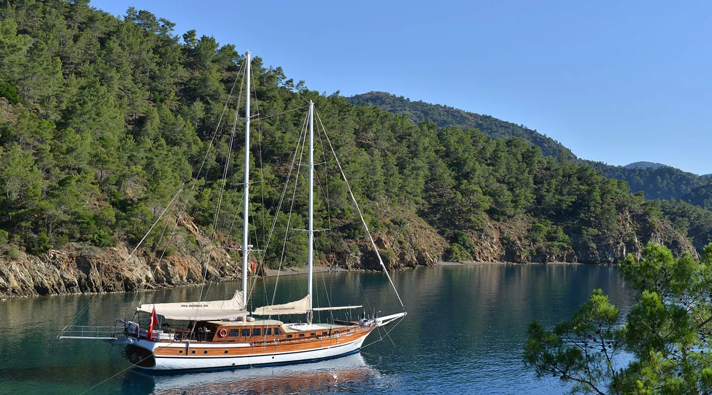 DERIN DENIZ Anchored