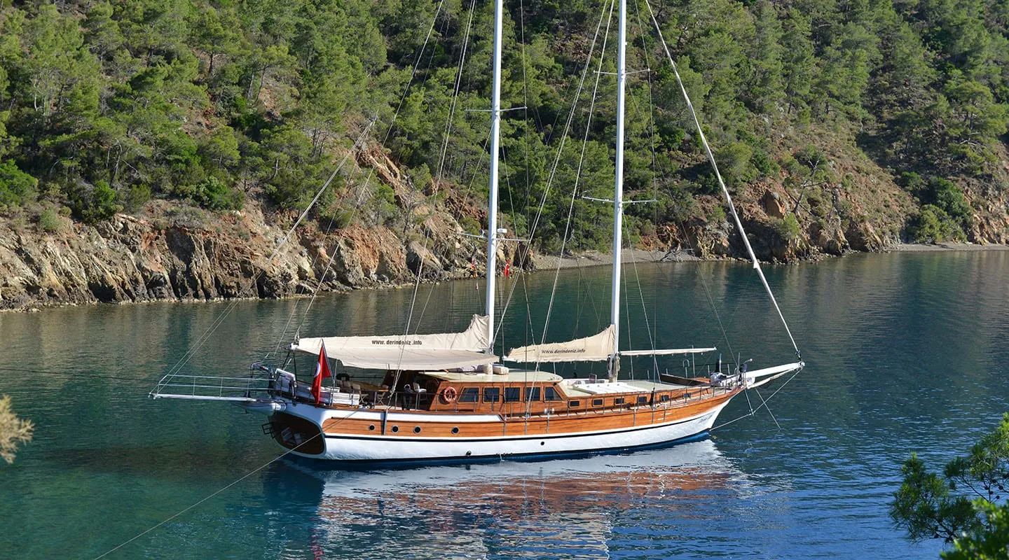 DERIN DENIZ Anchored