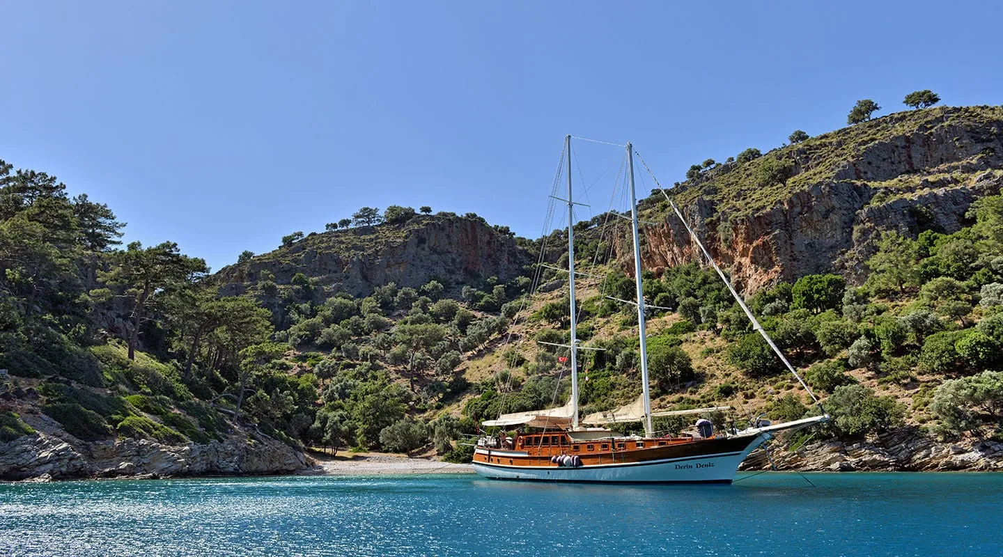 DERIN DENIZ Anchored