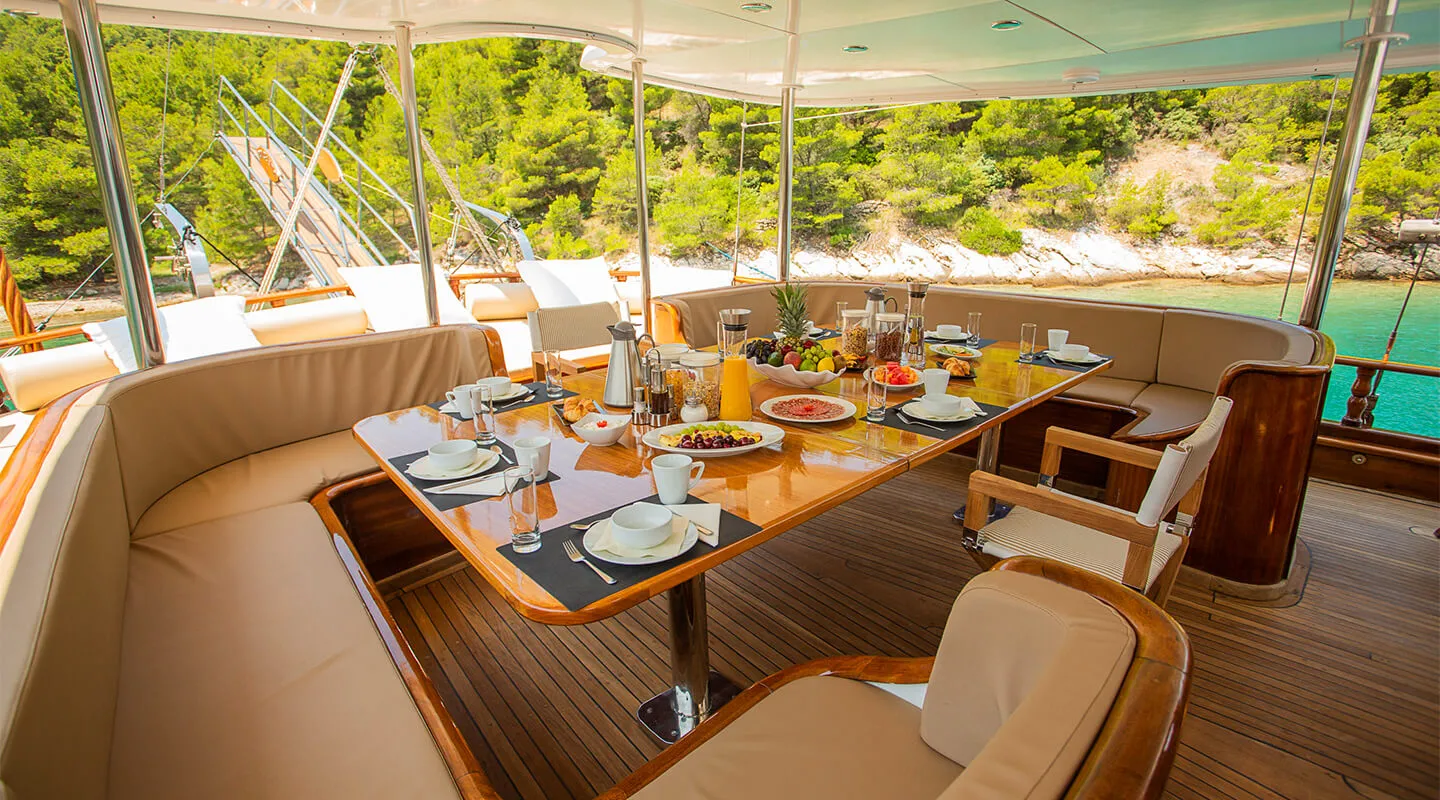 DOLCE VITA Dining area on Aft deck