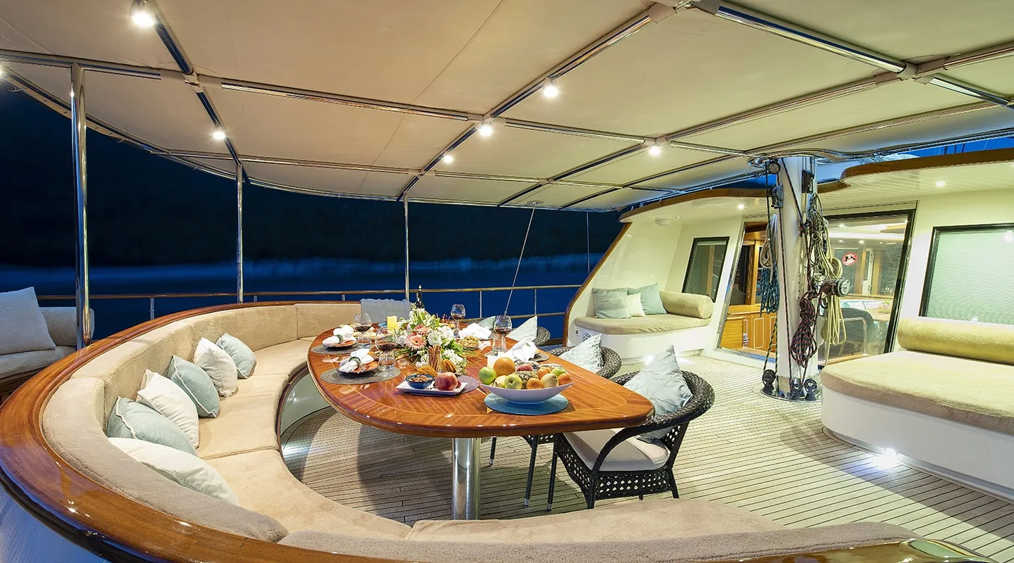 DRAGON FLY Aft deck