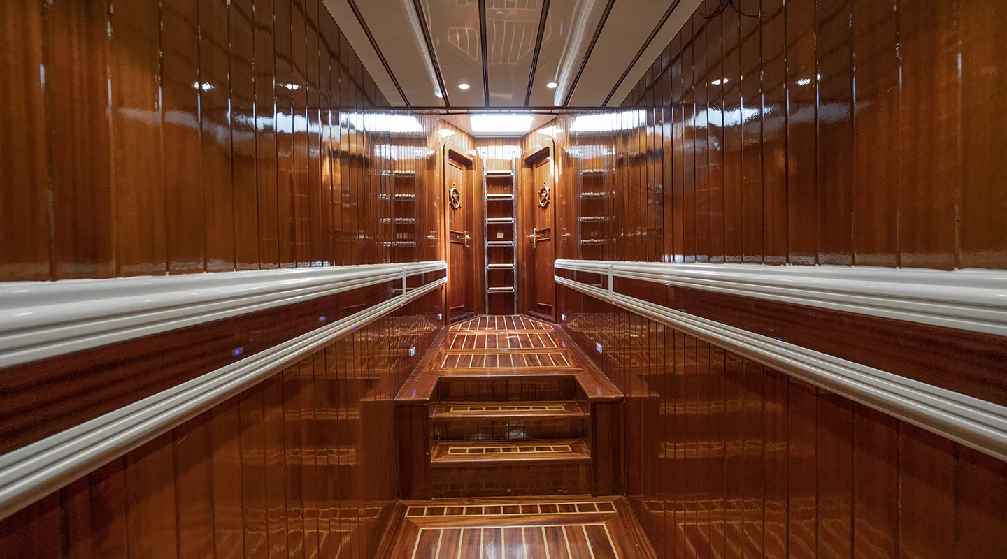 ESMA SULTAN Hallway
