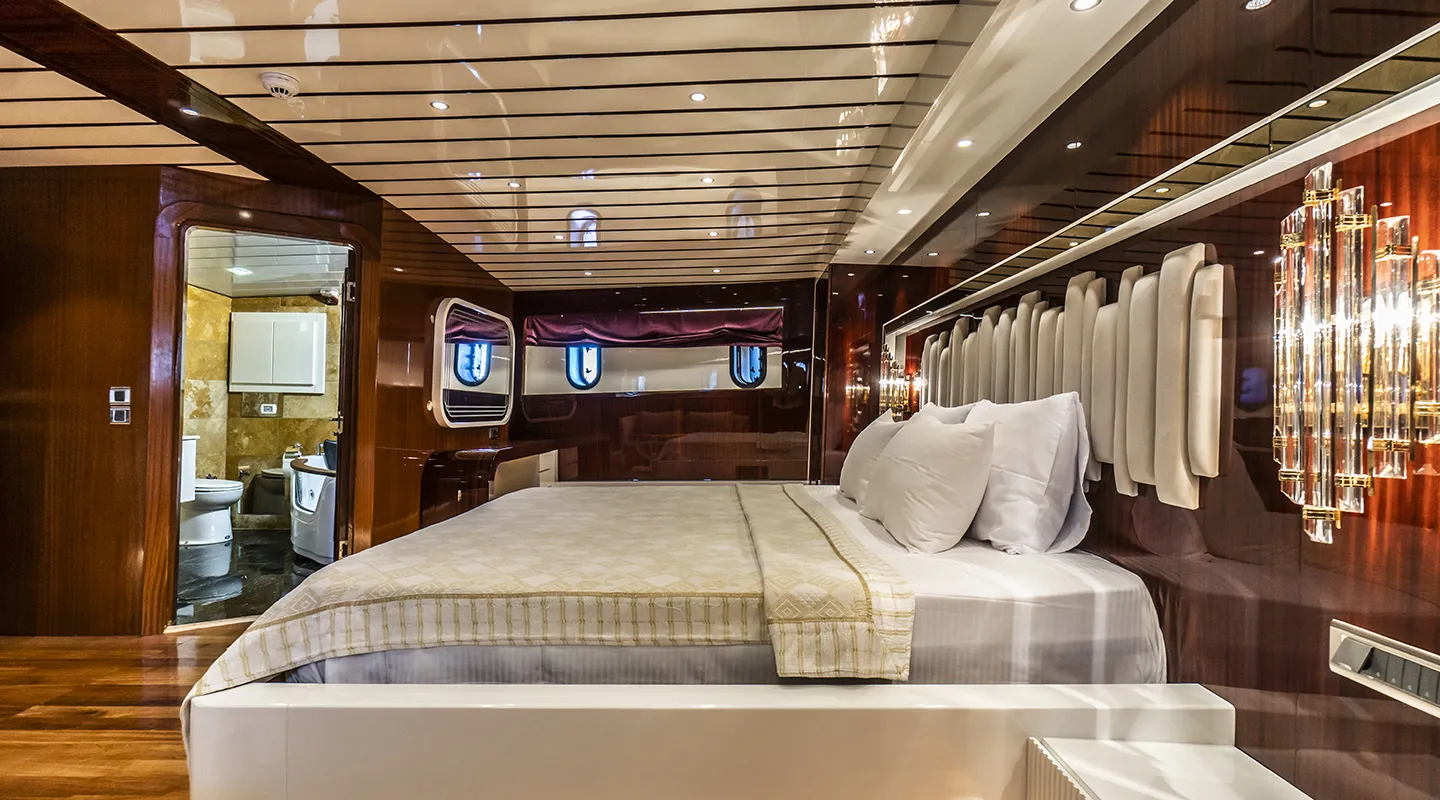 ESMA SULTAN Master cabin