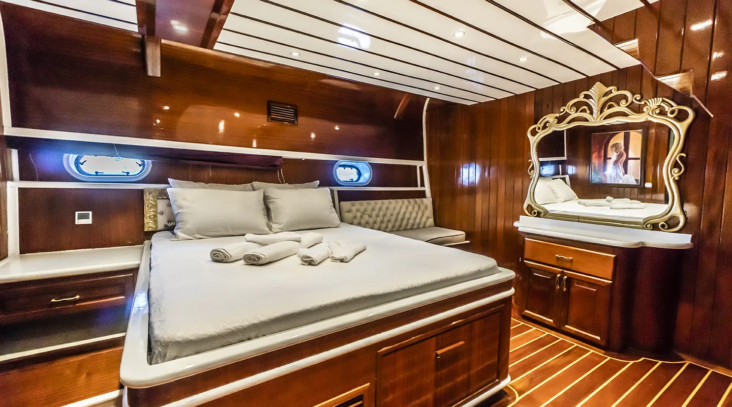 ESMA SULTAN Master cabin