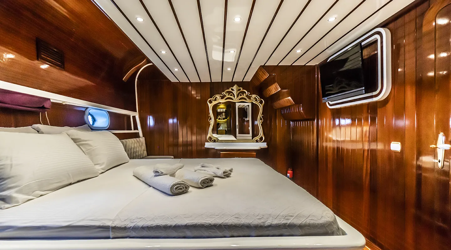 ESMA SULTAN Master cabin