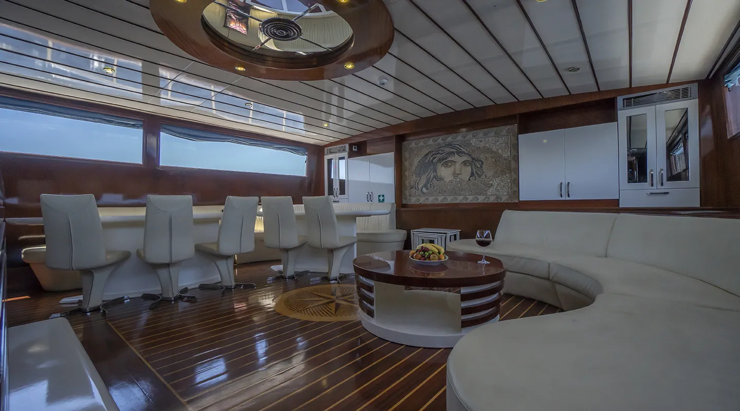ESMA SULTAN Saloon
